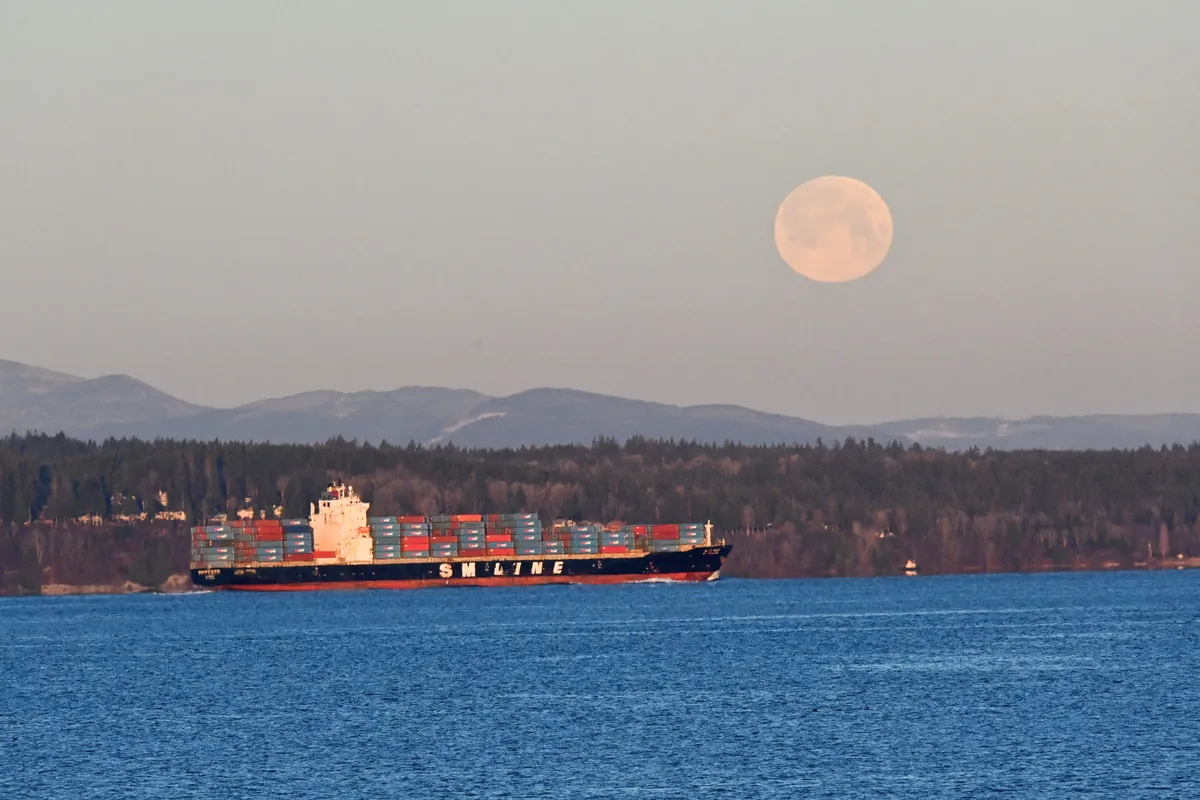 Daybreak Full Moon